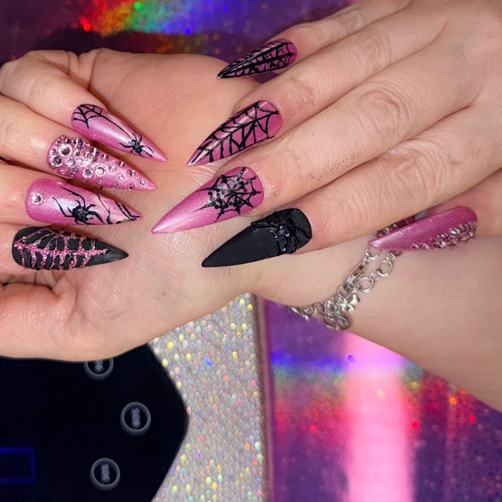 Spider Babe Set🕷️🕸️💅🏻💕 Pink and Black Press On Nails